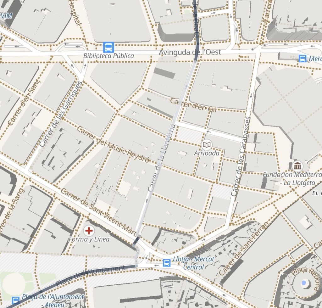 Mapa de Rampa en Valencia con la ruta más corta por tramos no accesibles junto al Mercat Central y la Plaça de l'Ajuntament